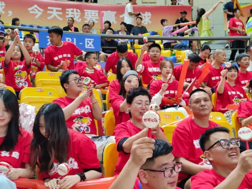 沸腾！球迷聚集为偶像加油打Call！的简单介绍