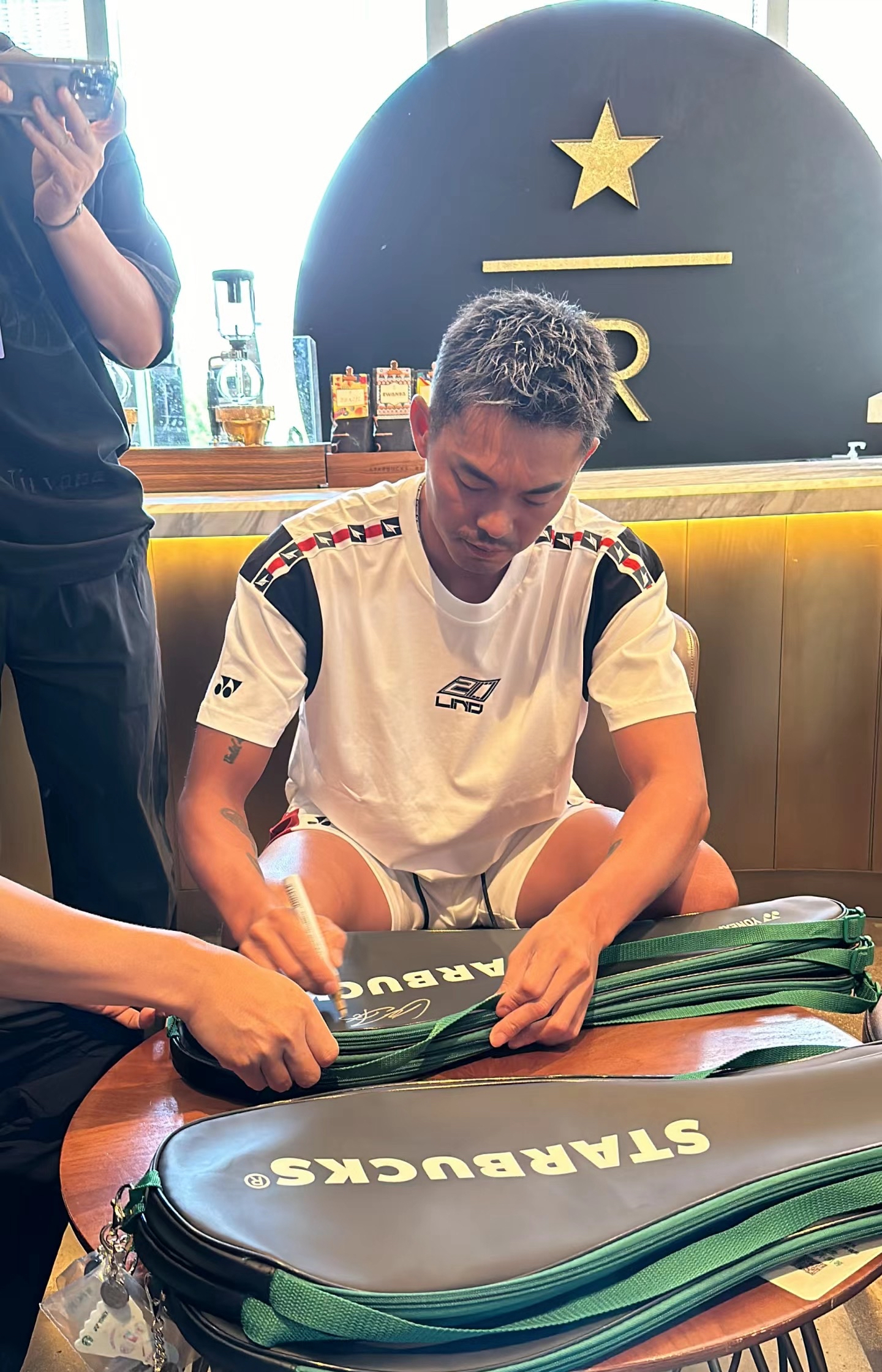 日本羽毛球队横扫马来西亚羽毛球队，林丹送出助攻的简单介绍