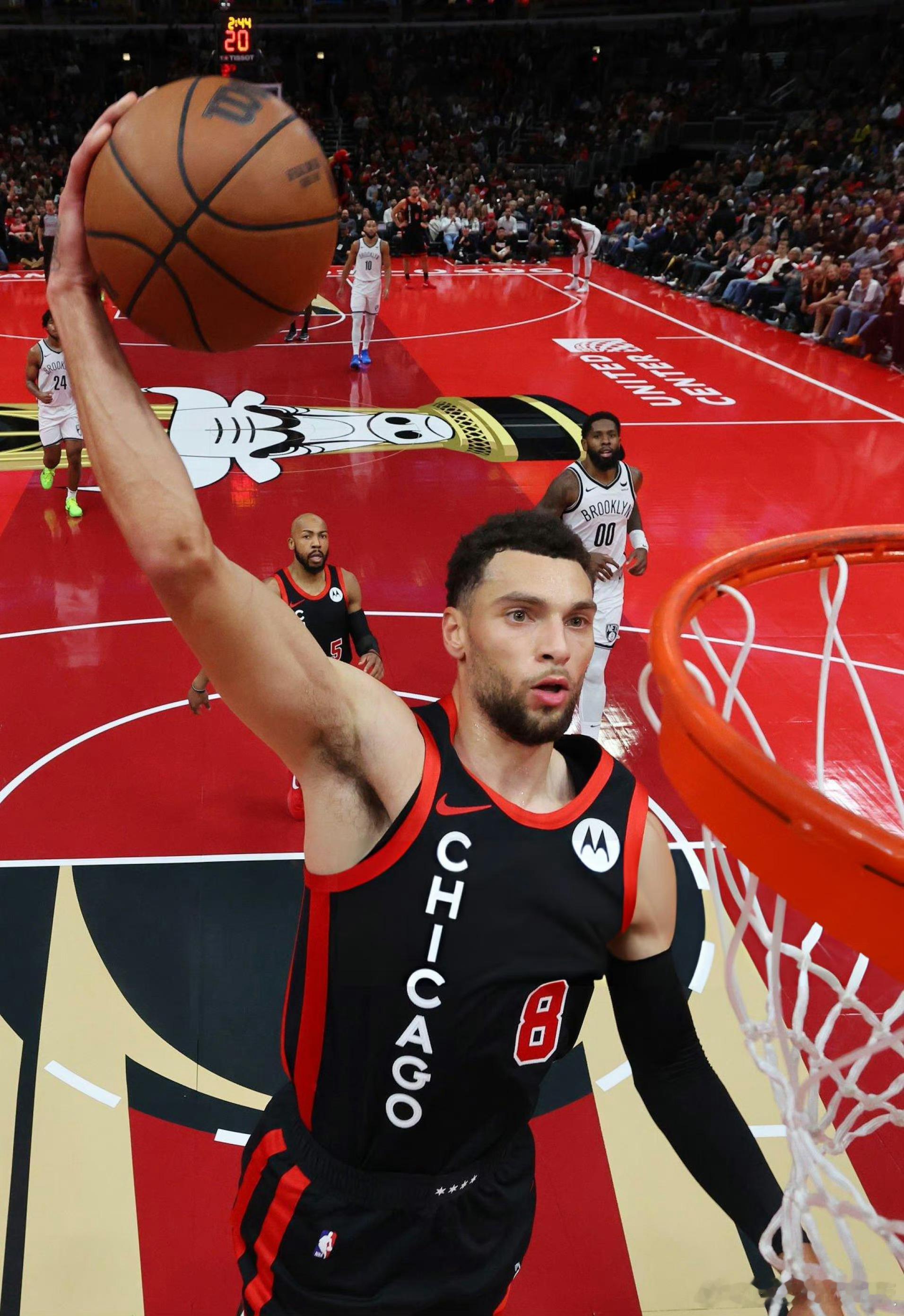 雷火电竞下载-76人完胜骑士，拉文扛起全队